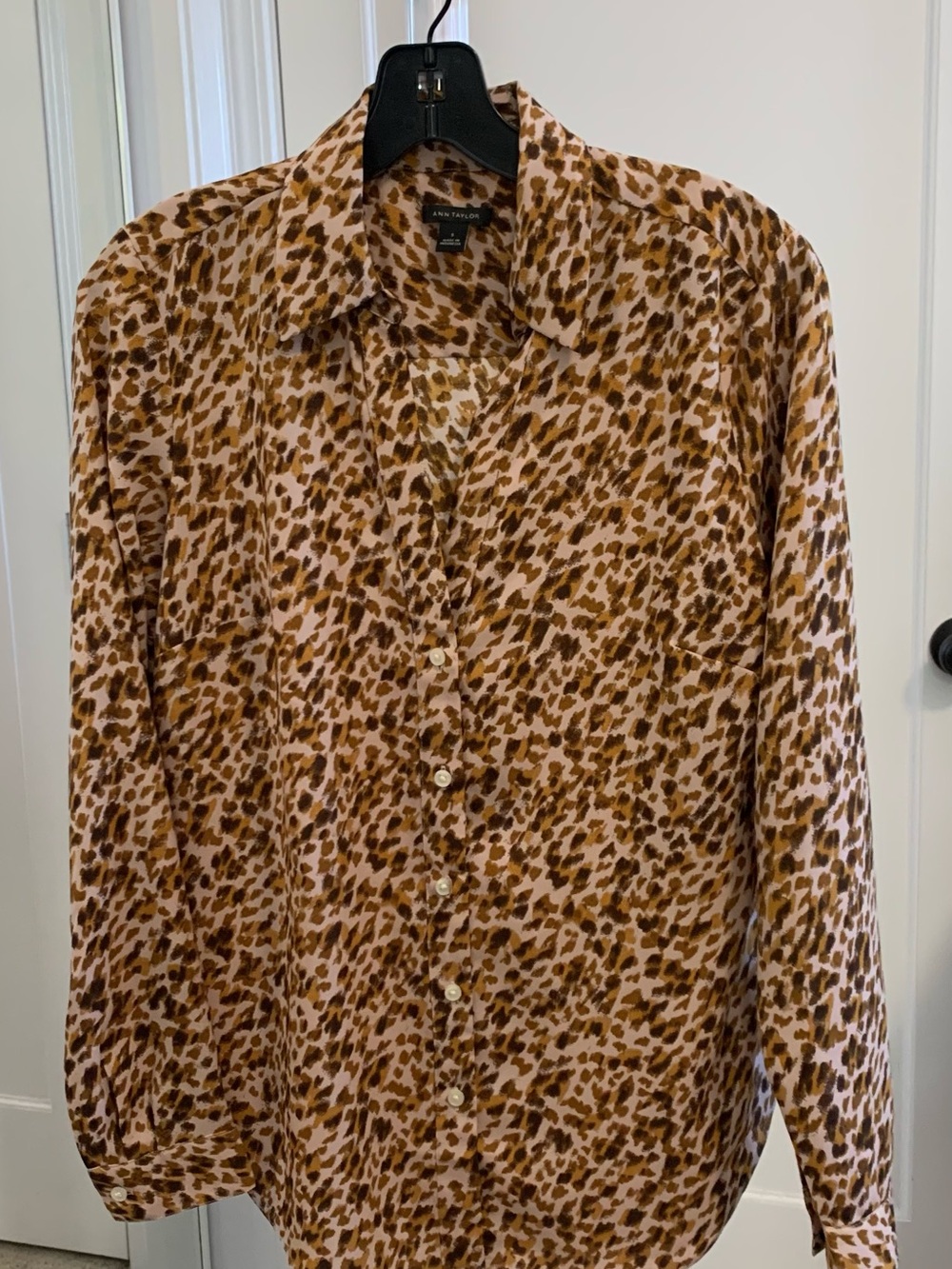 Ann Taylor Tan and Brown Leopard-Print Button-Down Shirt Sz Small